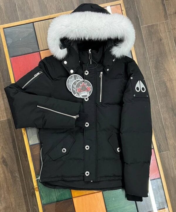 Moose Knuckles jacket- black/white Fur