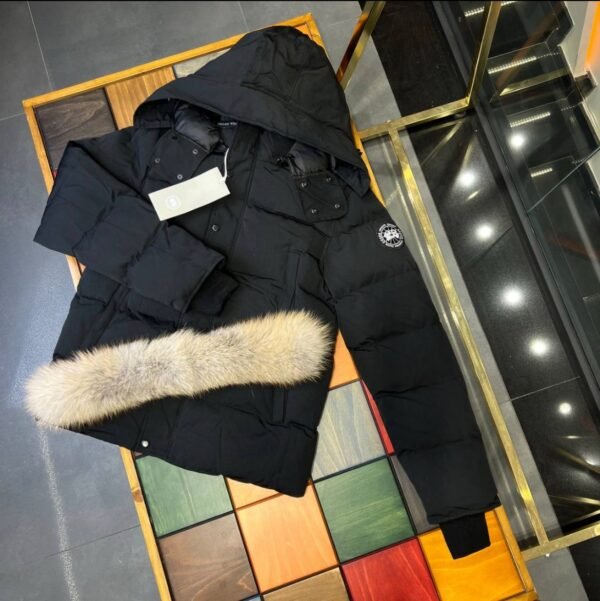 Canada Goose wyndham parka black badge - Image 2